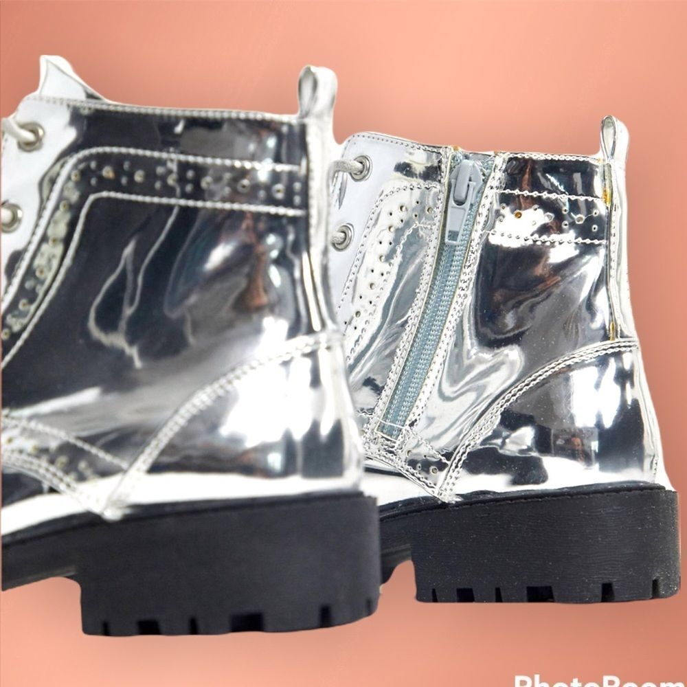 Silver Baroque Wingtip Boots size 6 women’s box included (NWT) - Picture 7 of 7